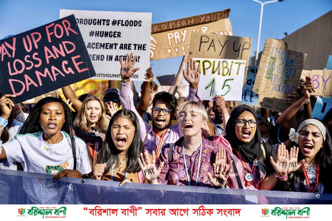 18 November 2022, Egypt, Scharm El Scheich: Participants of a demonstration at the UN Climate Summit COP27 hold placards and banners. Photo: Christophe Gateau/dpa (Photo by Christophe Gateau/picture alliance via Getty Images)